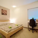 Apartment Sweet With Free Private Parking *