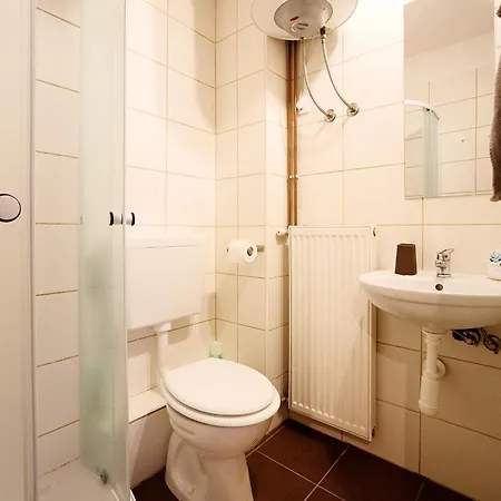 Sweet With Free Private Parking Apartment *