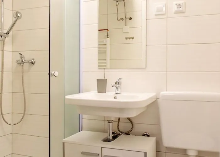 Sweet With Free Private Parking